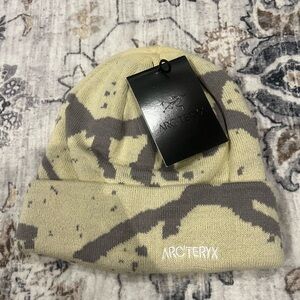 Arc'teryx Camouflage Beanie in Beige and Gray